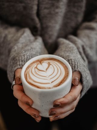 Kakao je zpět 🤩🤍 kdokoliv ho ochutná, nechce celou zimu pít nic jiného 🙈 pokud to takhle půjde dál, Tomáš možná nebude mít...