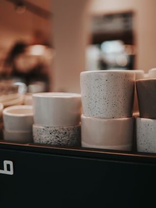 Chystáte se o víkendu na výlet za dobrým kafem? ☕️🤩 povedou vaše cesty zrovna k nám do @prazirnakrok ? 👋 #PražírnaKrok...