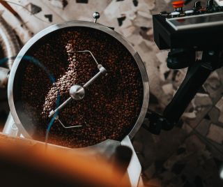 Na e-shop jsme doplnili spoustu nových káv a předplatné 🤍☕️ brzy taky přidáme vánoční kafe a náš instant 🤩👋...