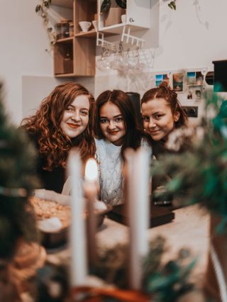 Přejeme krásnou první adventní neděli 😍🎄 #PražírnaKrok #Advent #KafeJeLáska